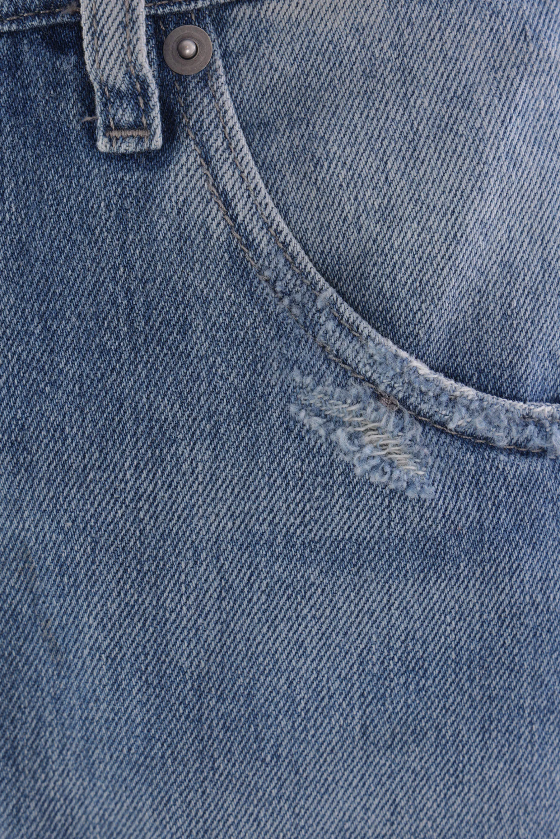 loose-fit jeans in denim with buckle