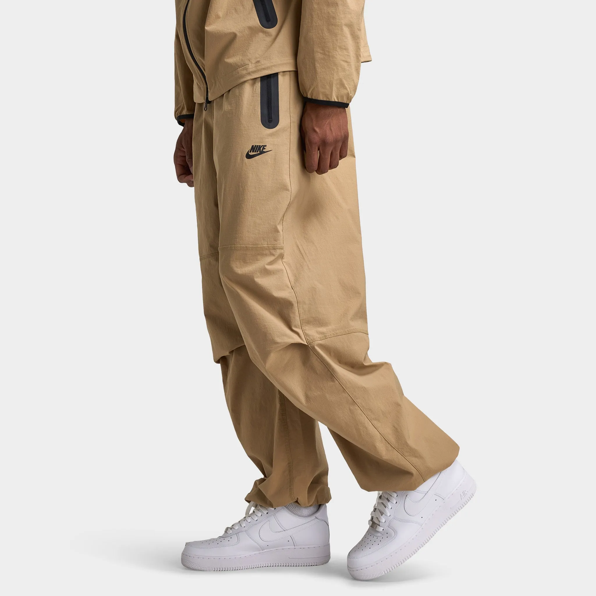 Nike Tech Woven Oversized Pants Parachute Beige / Parachute Beige - Black