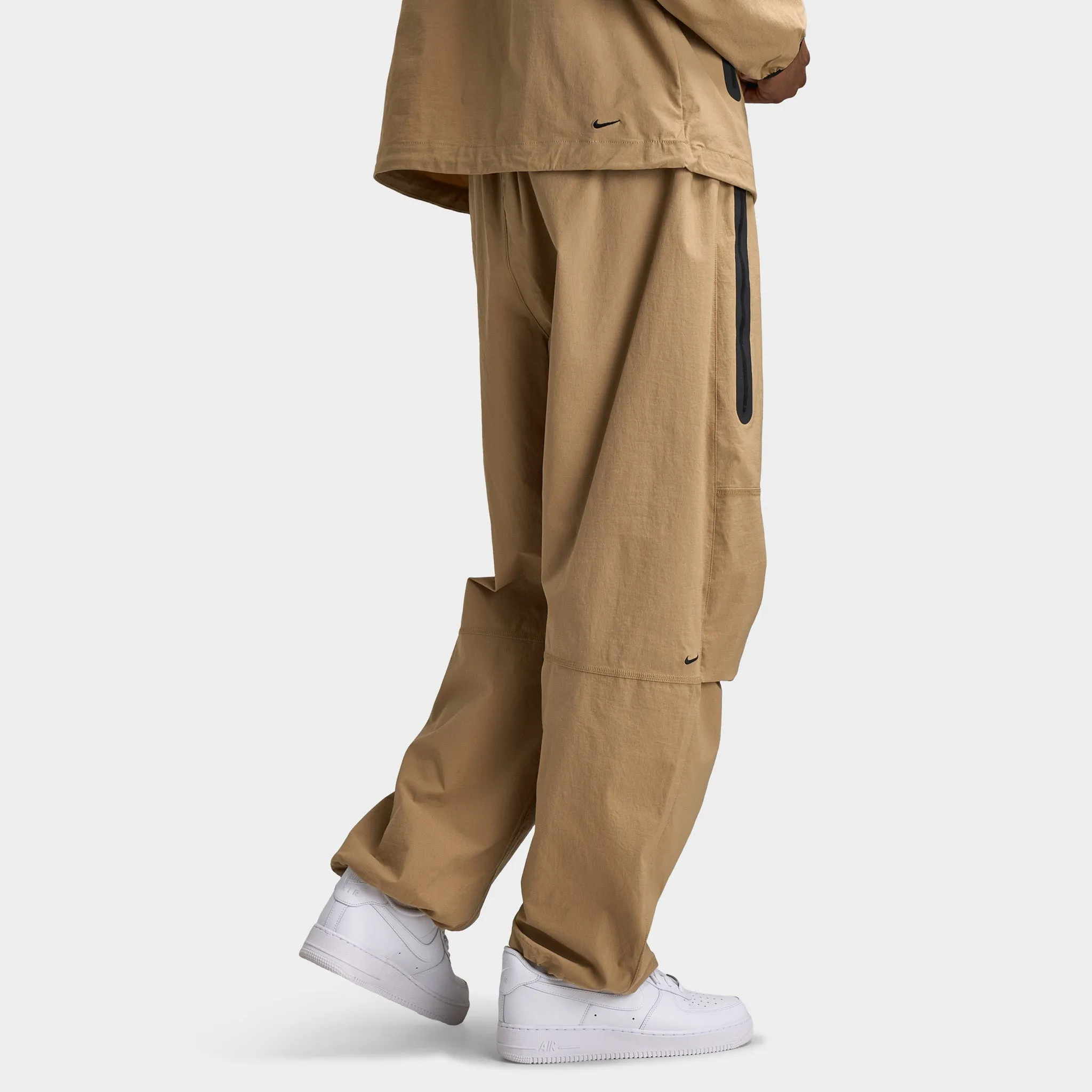 Nike Tech Woven Oversized Pants Parachute Beige / Parachute Beige - Black