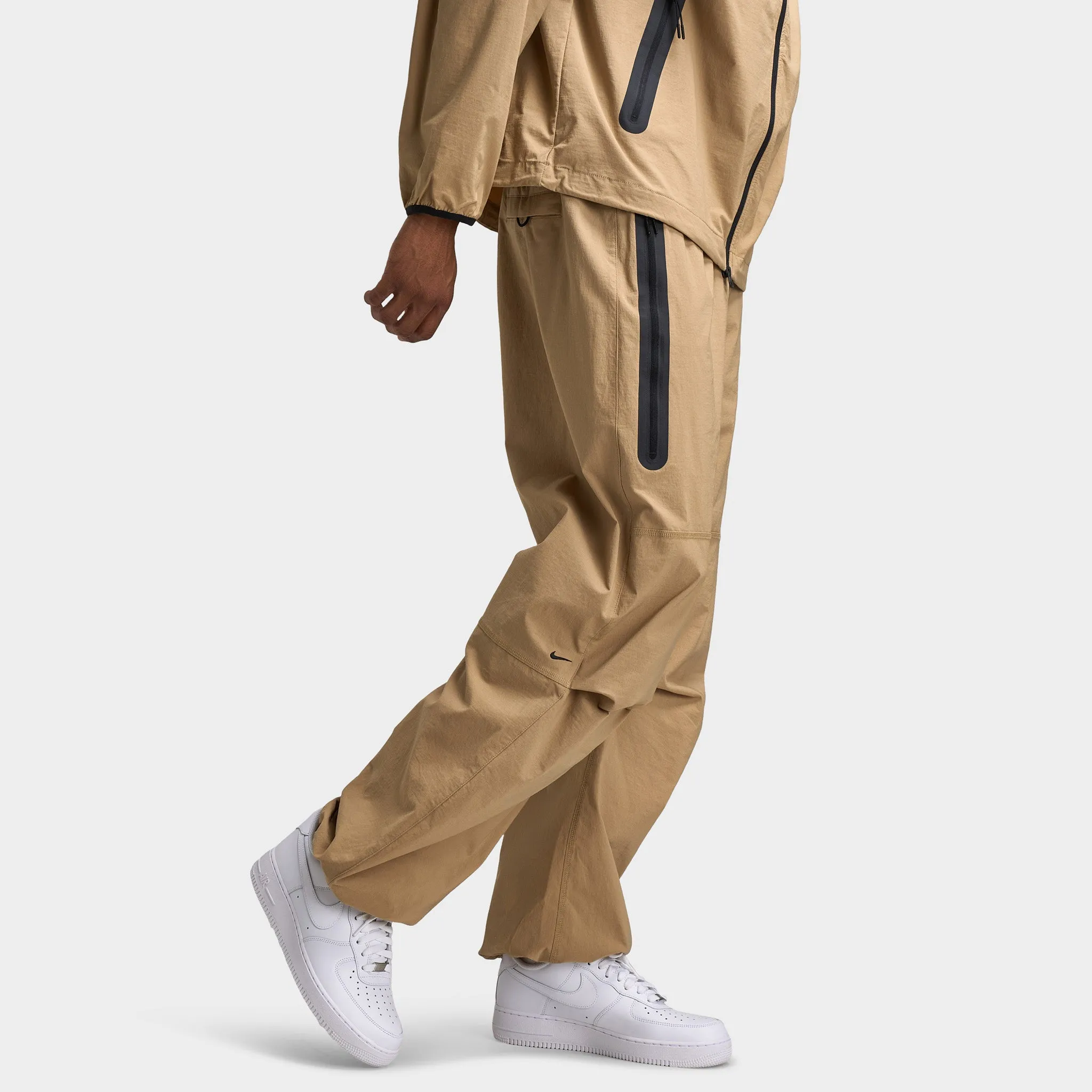 Nike Tech Woven Oversized Pants Parachute Beige / Parachute Beige - Black