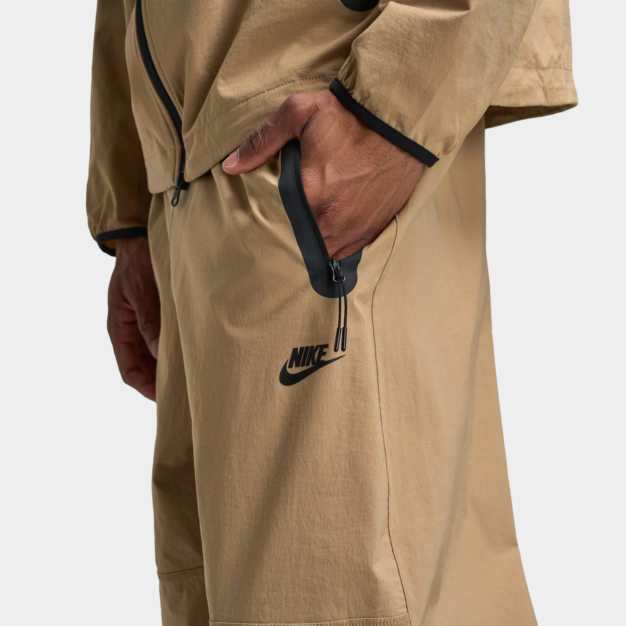 Nike Tech Woven Oversized Pants Parachute Beige / Parachute Beige - Black
