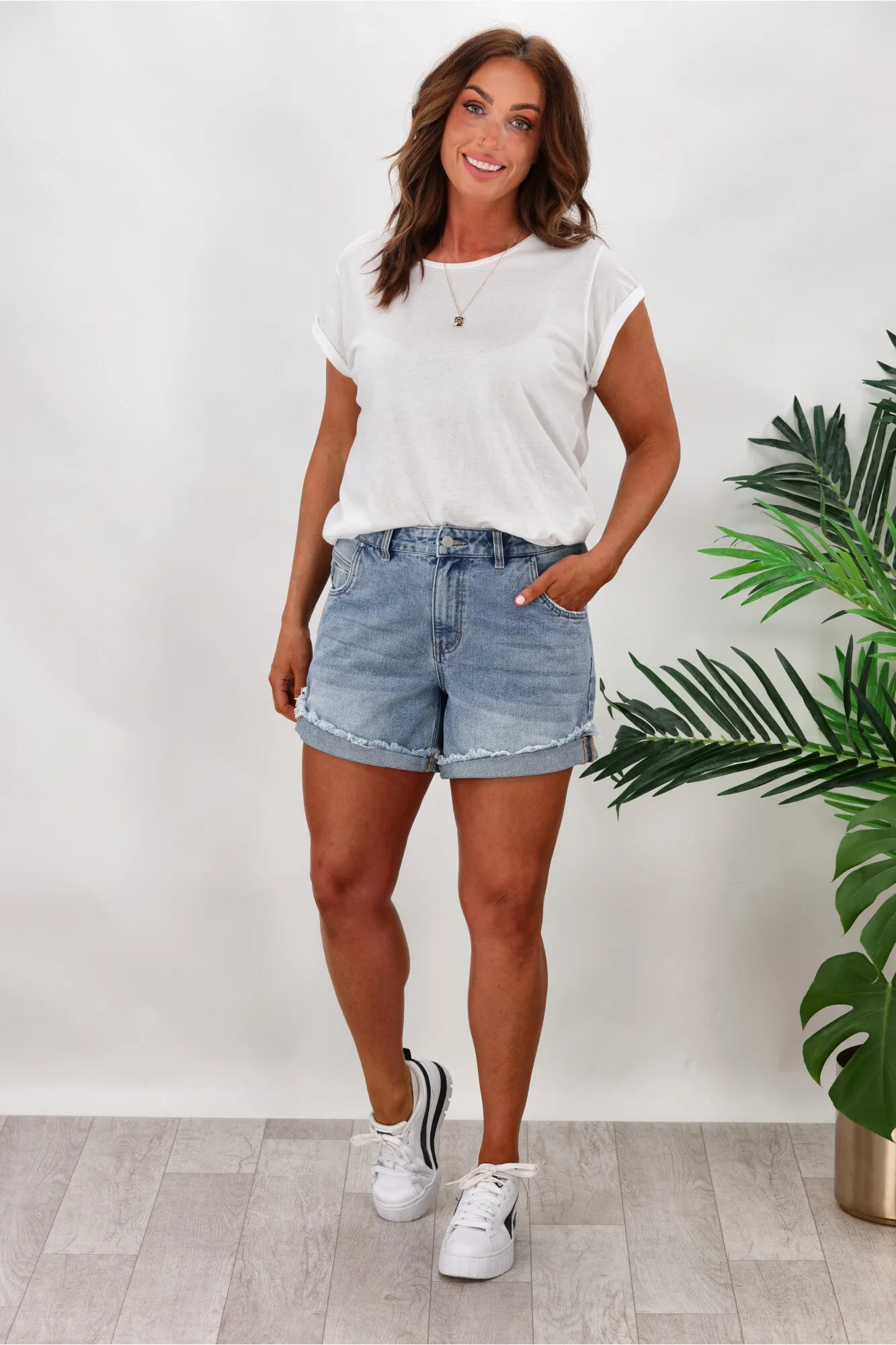 Shine On Label Baxter Short Washed Blue