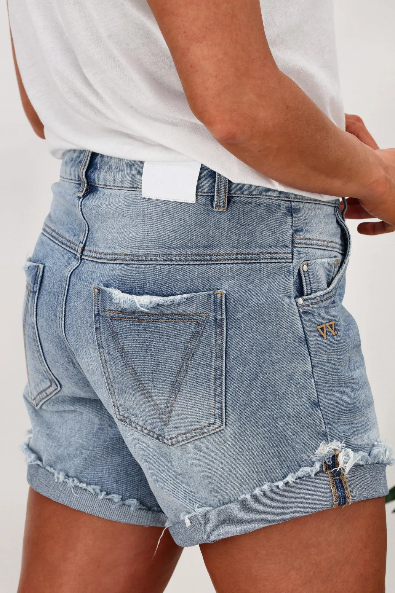 Shine On Label Baxter Short Washed Blue