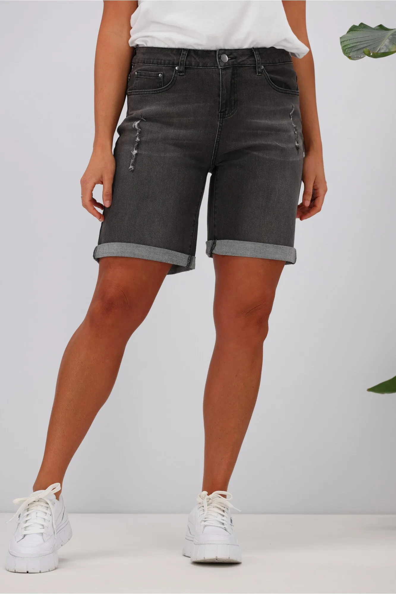 Shine On Label Boyfriend Shorts Washed Charcoal