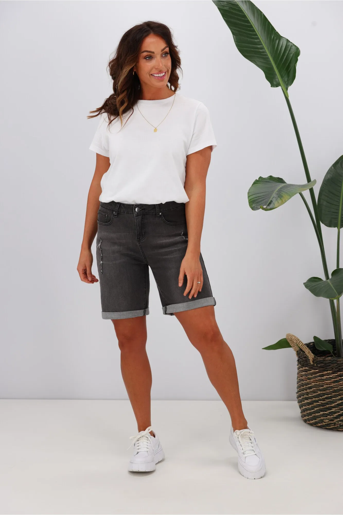 Shine On Label Boyfriend Shorts Washed Charcoal