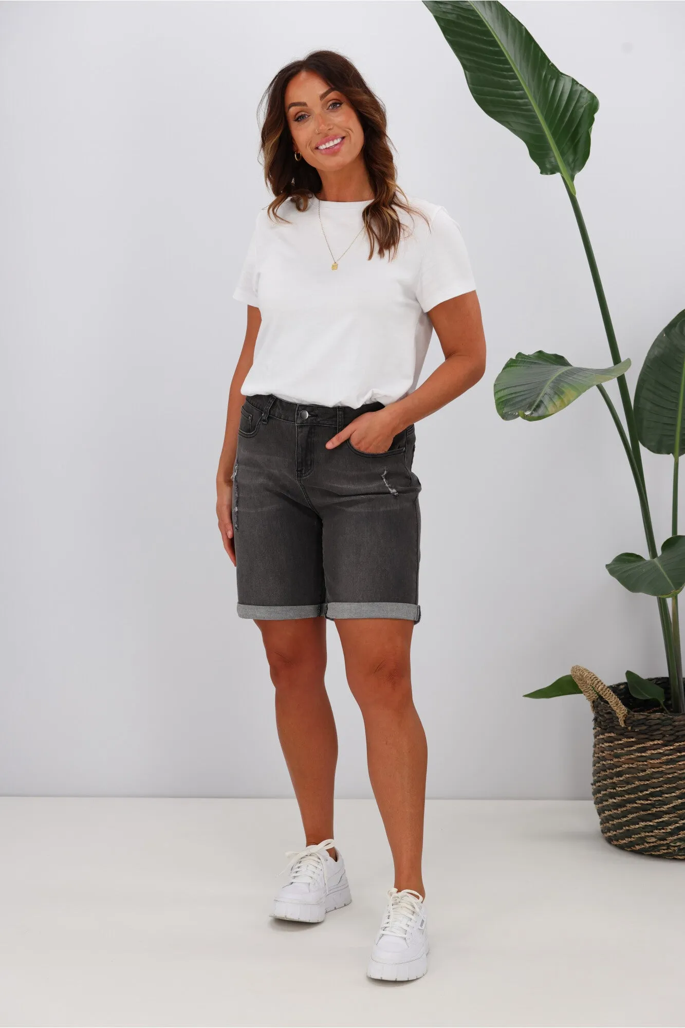 Shine On Label Boyfriend Shorts Washed Charcoal
