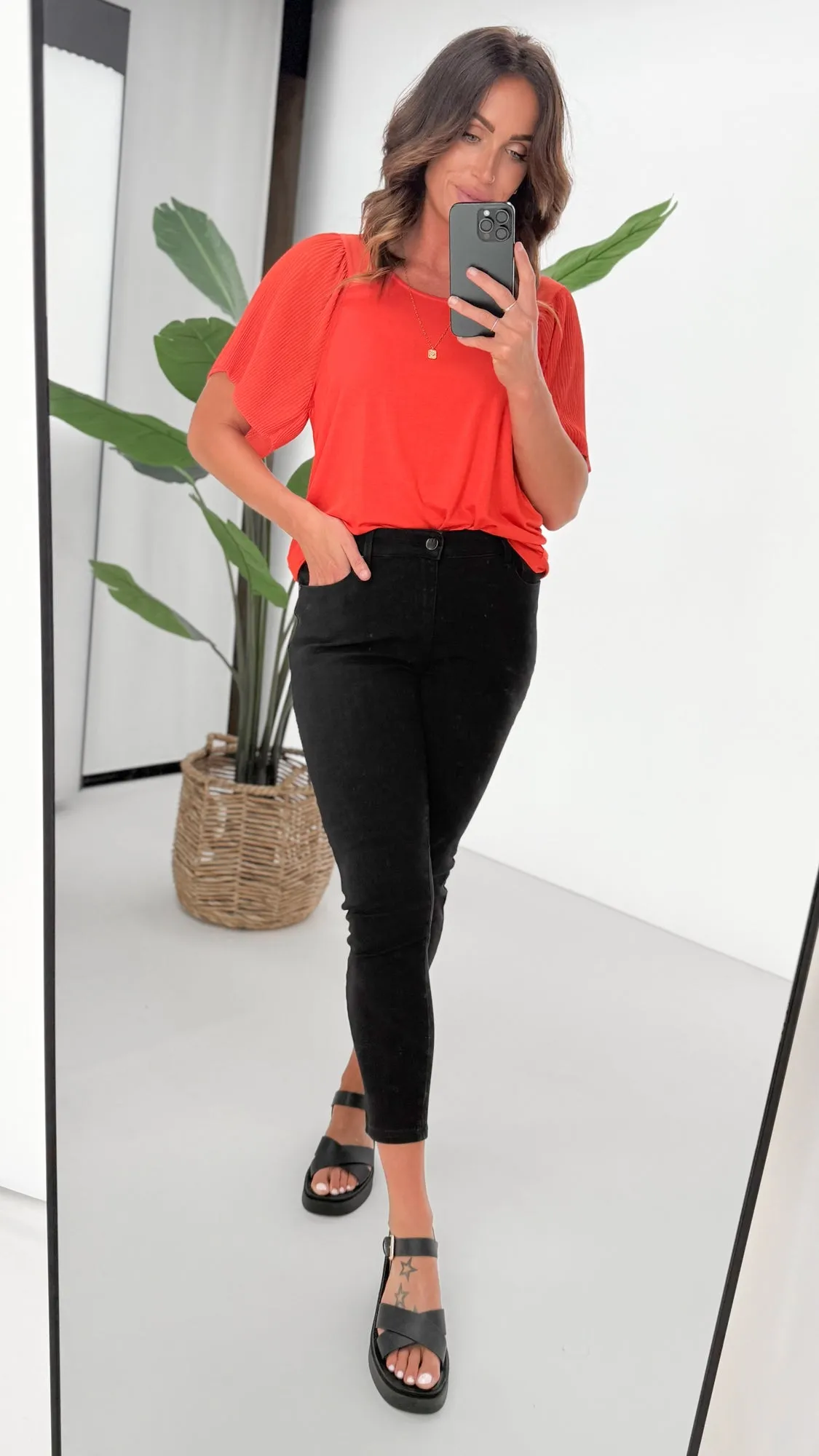 Shine On Label Cropped Sculpt Jeans Black