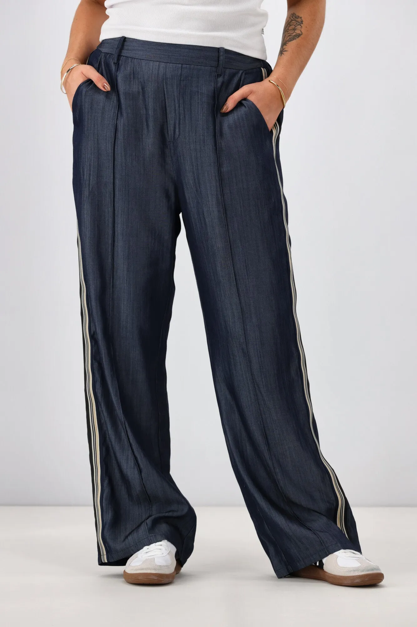 Shine On Label Maize Chambray Wide Leg Pant Indigo