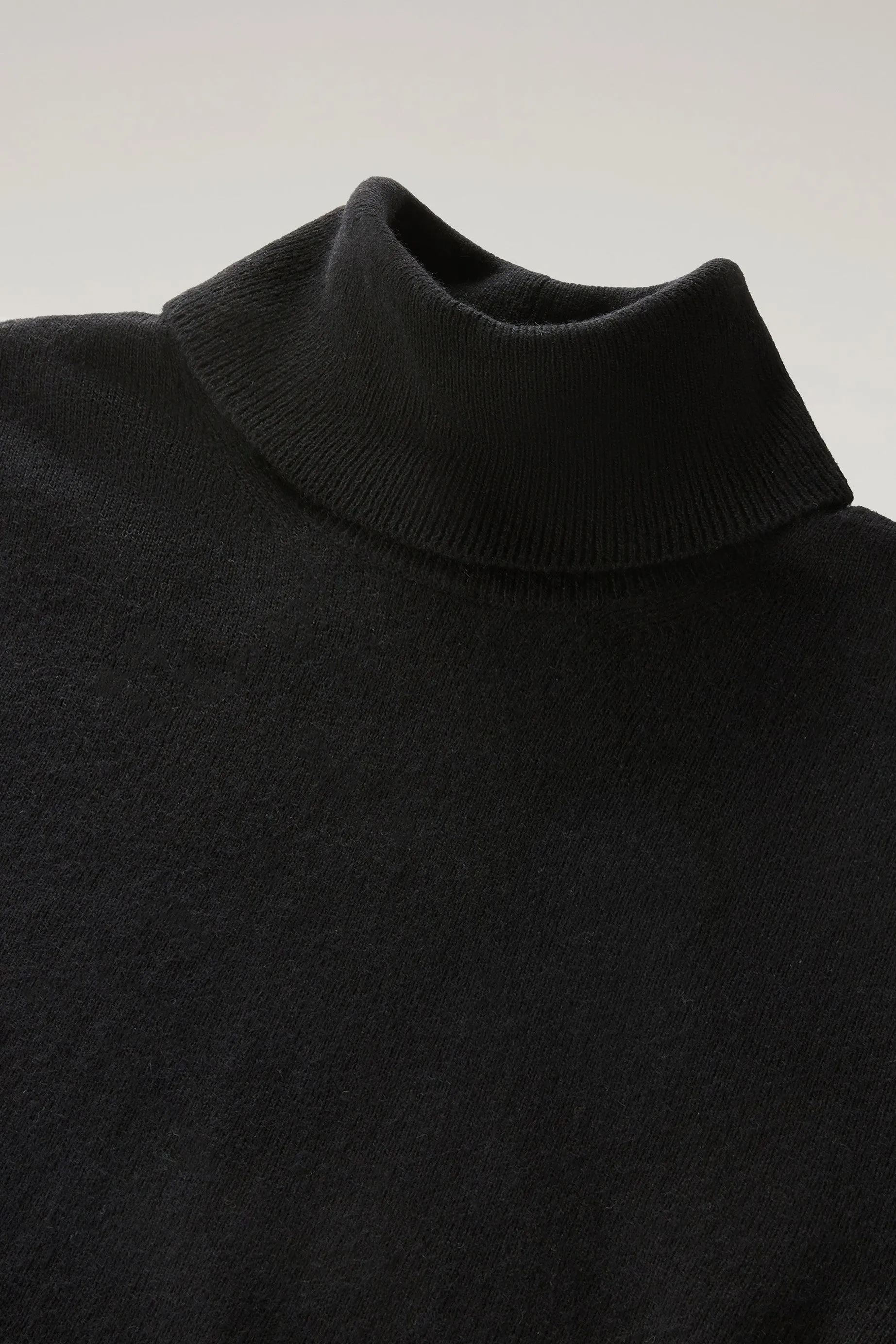 Turtleneck Sweater in Wool Blend Black