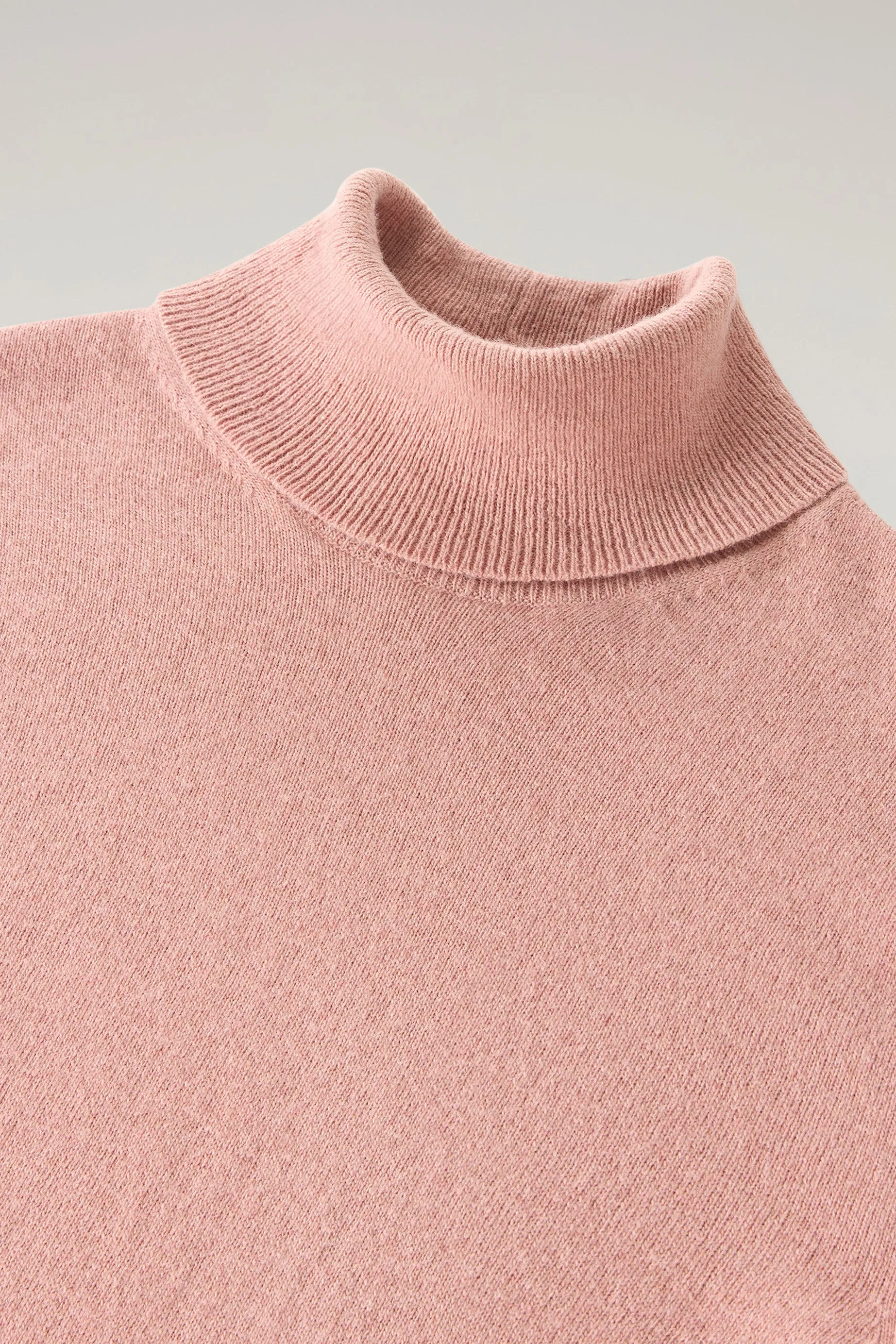 Turtleneck Sweater in Wool Blend Dry Rose
