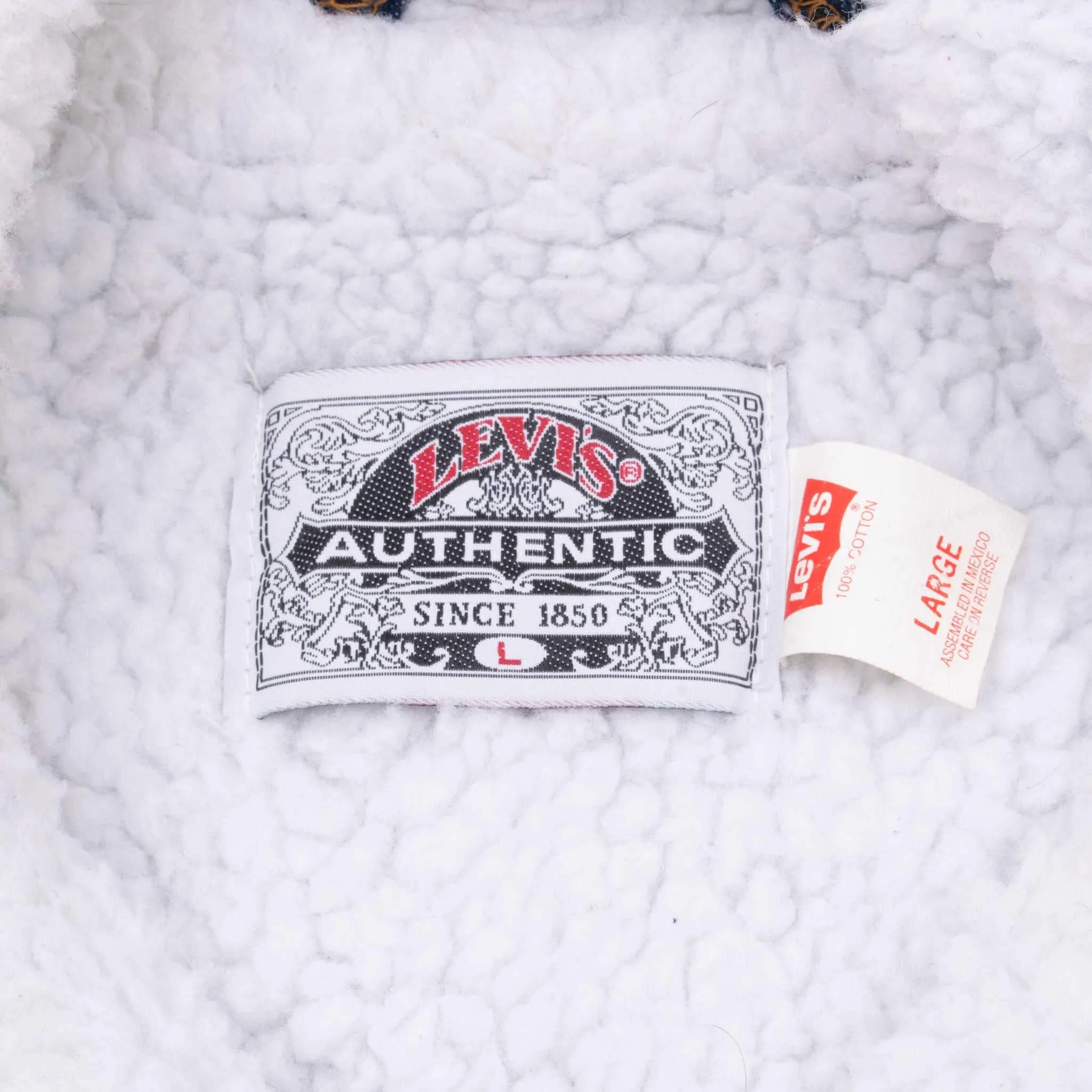 VINTAGE LEVIS SHERPA TRIUMPH PATCH TRUCKER DENIM JACKET 1990S LARGE