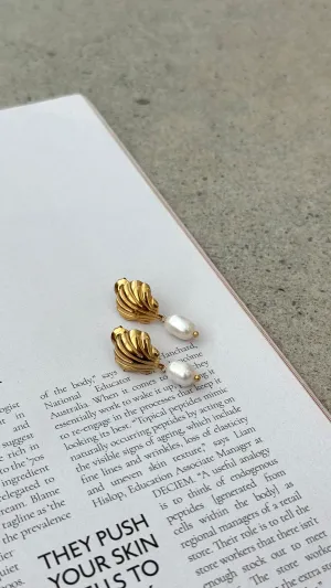 Yasha Shell 18K Gold Earrings - Gold / Pearl