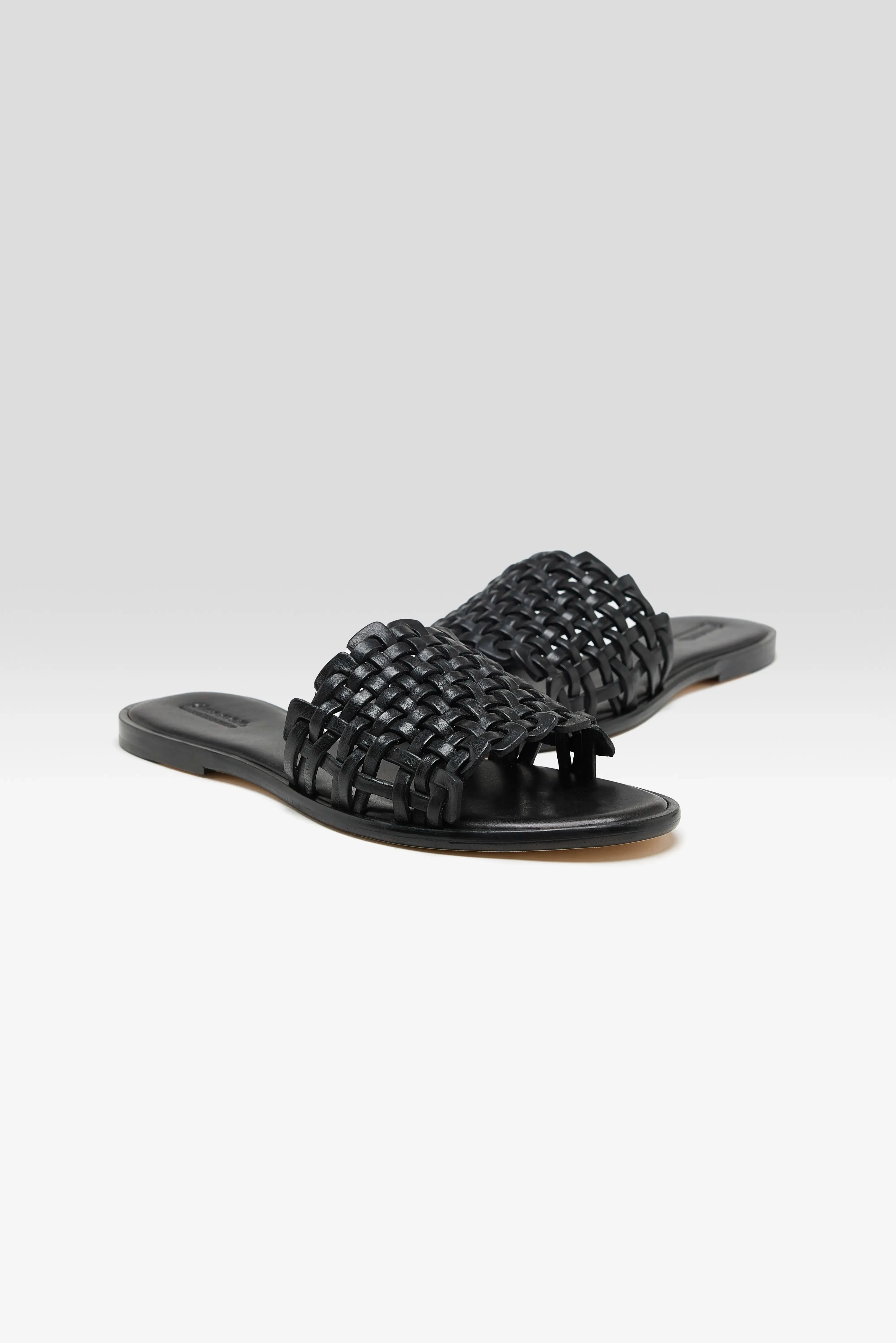 Zig Zag Sandals  (251 / W / BLACK)